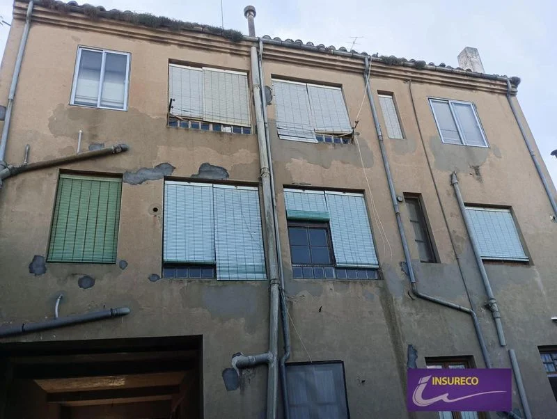 Six-unit building in Veguellina to renovate