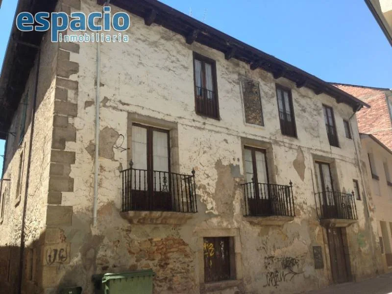 Casa señorial en casco antiguo con 12 habitaciones