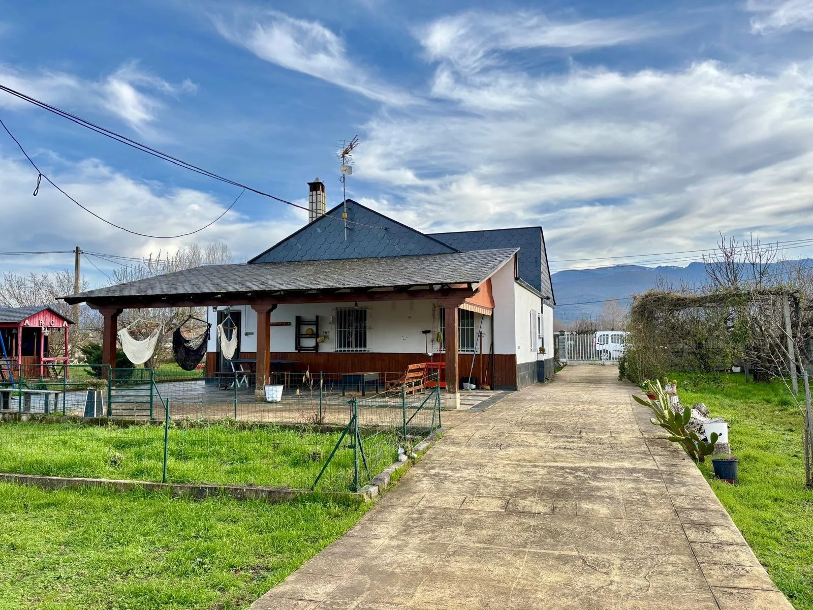 Large finca house near Ponferrada