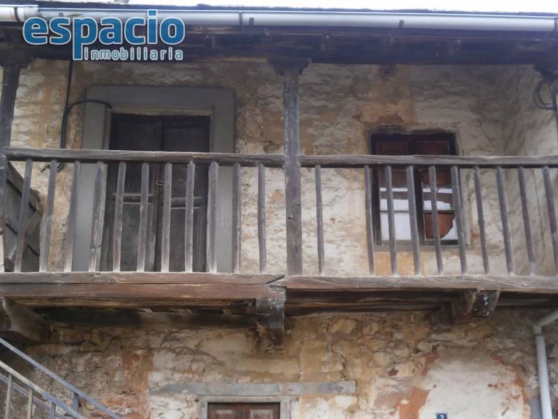 Casa de piedra en Fuentes Nuevas, 210 m²