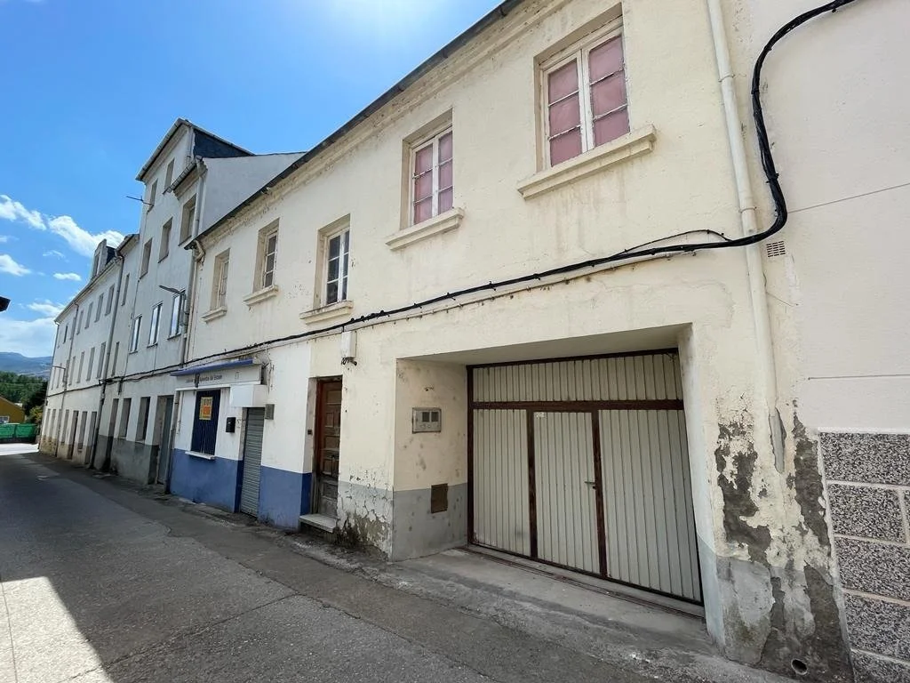 Rural house with patio, 4 bedrooms