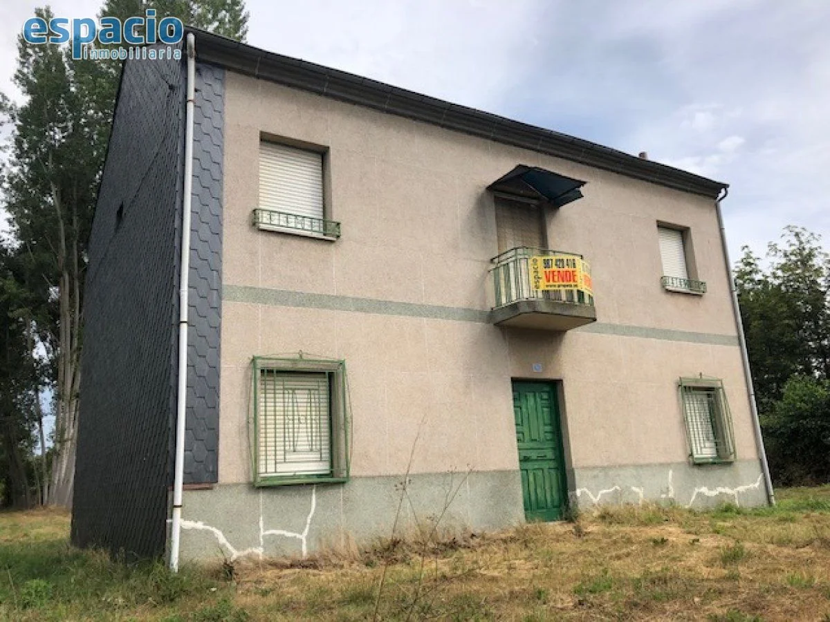 House with 4,700 m² plot