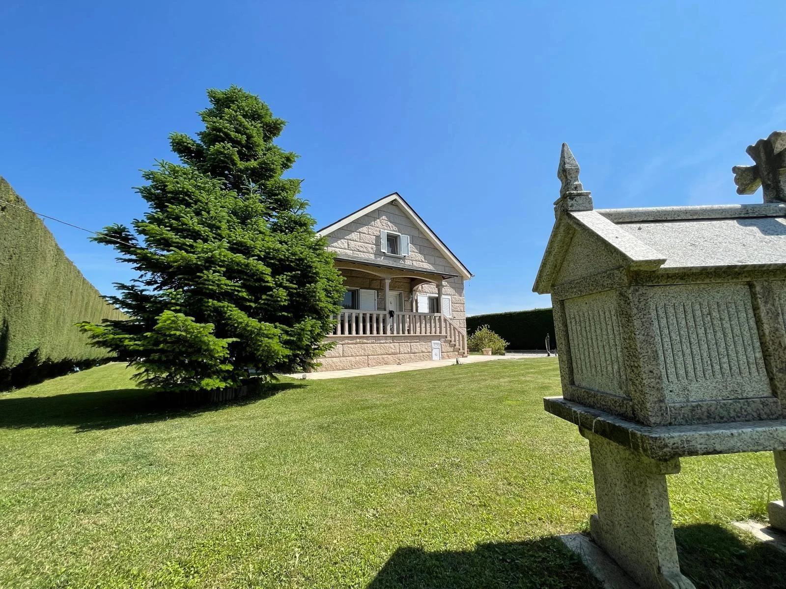 Spacious Camponaraya chalet with large plot