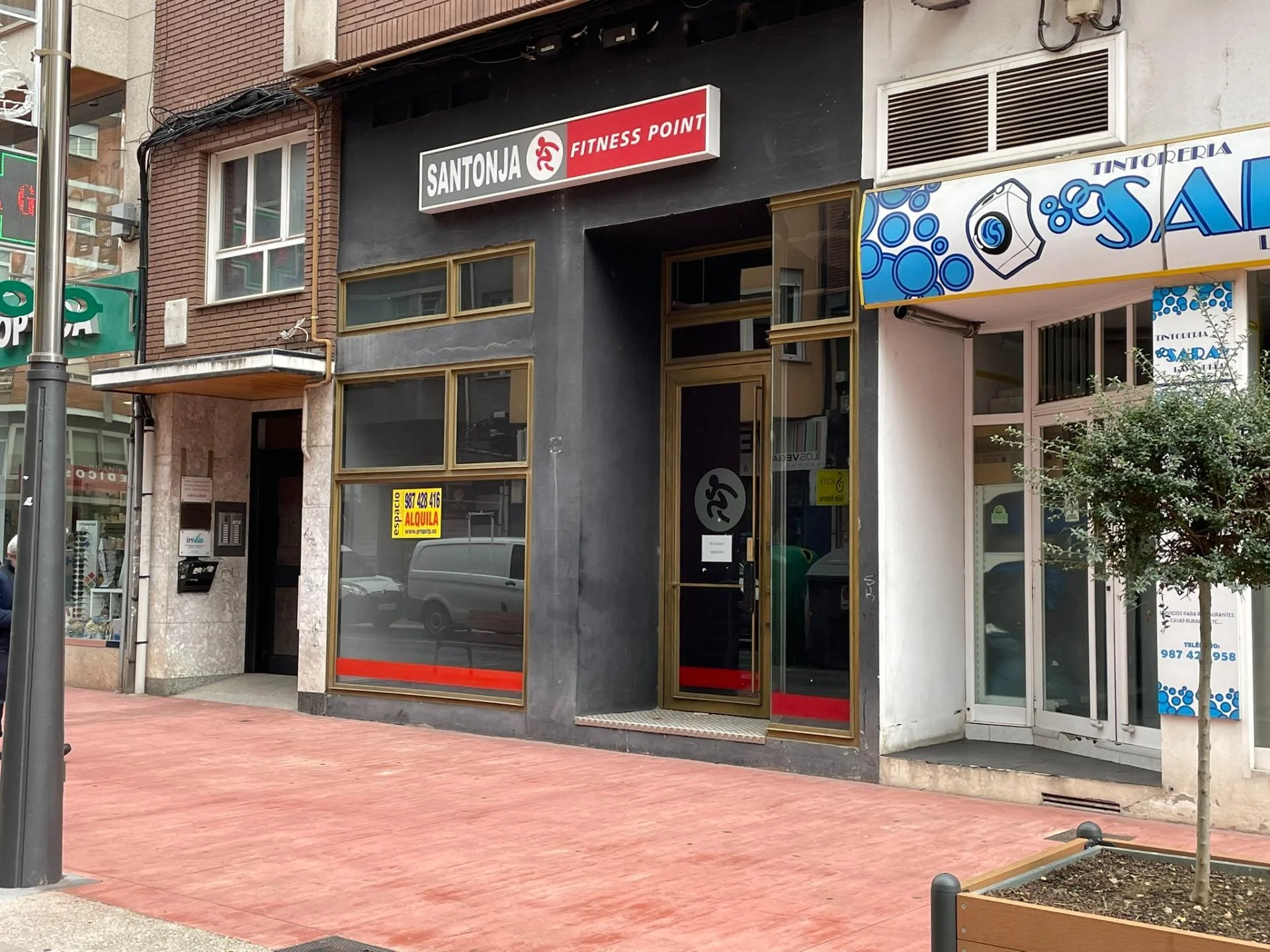 Reformed commercial unit in Ponferrada centre