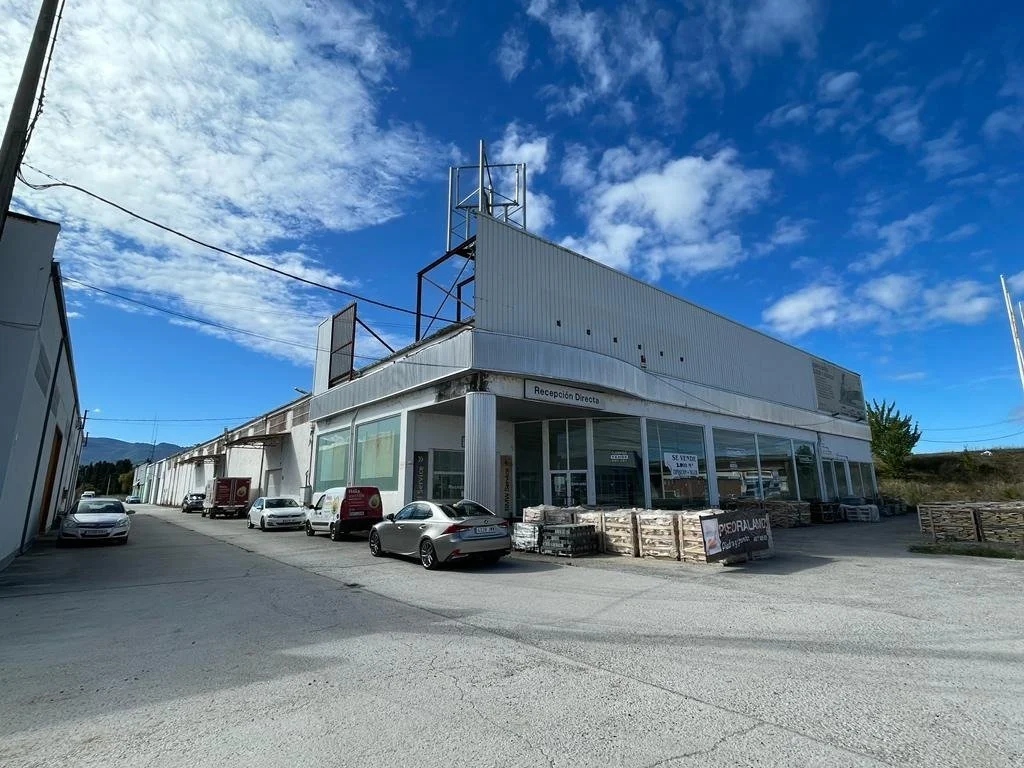 Nave industrial en Camponaraya, 2.800 m²
