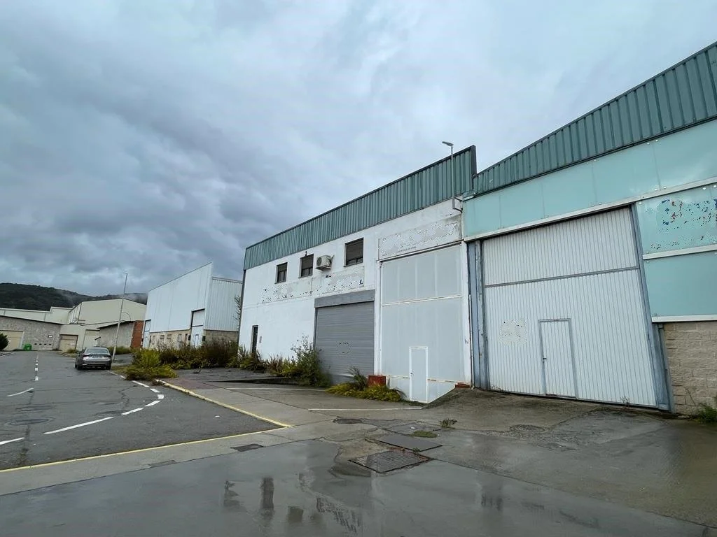 Industrial warehouse with 1,050 m²