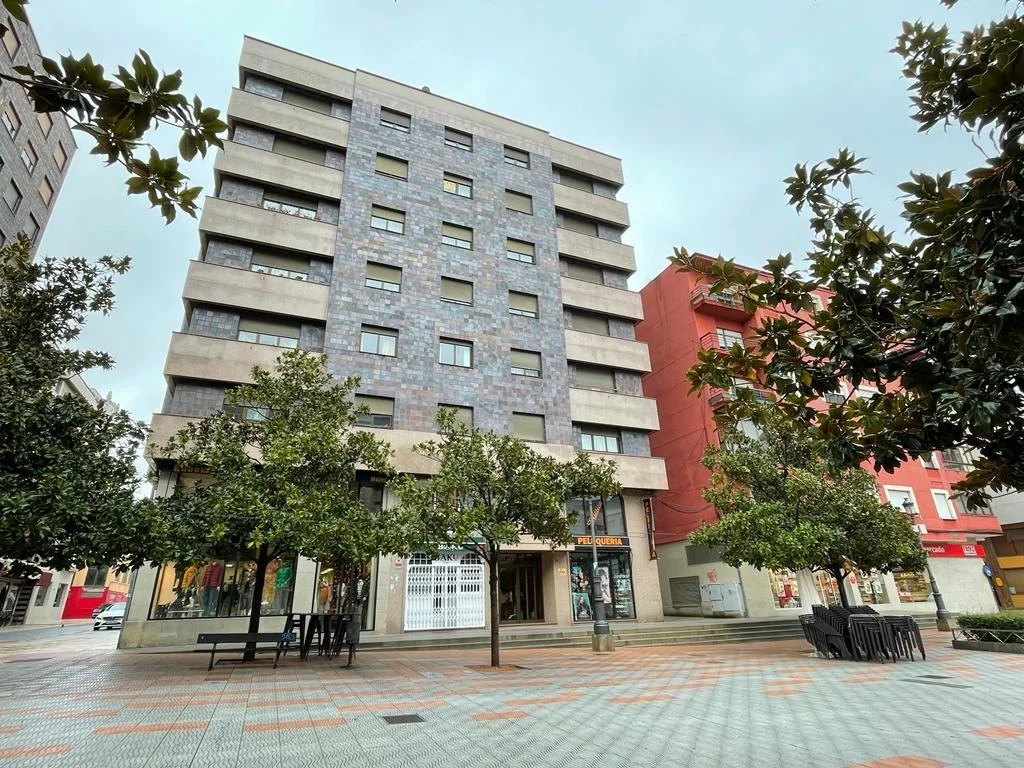 Amplio piso céntrico de seis habitaciones