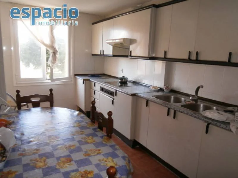 Central Ponferrada flat, 150 m², 5 bedrooms