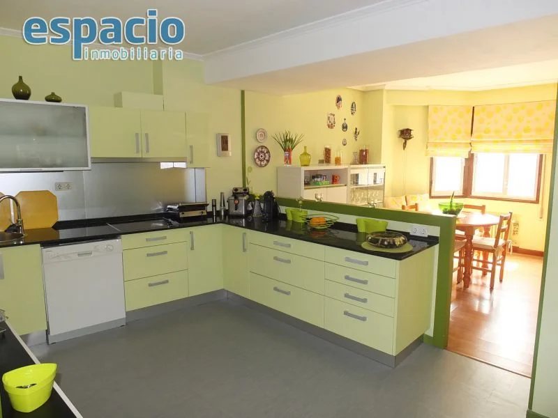 Central Ponferrada flat, 182 m², four bedrooms