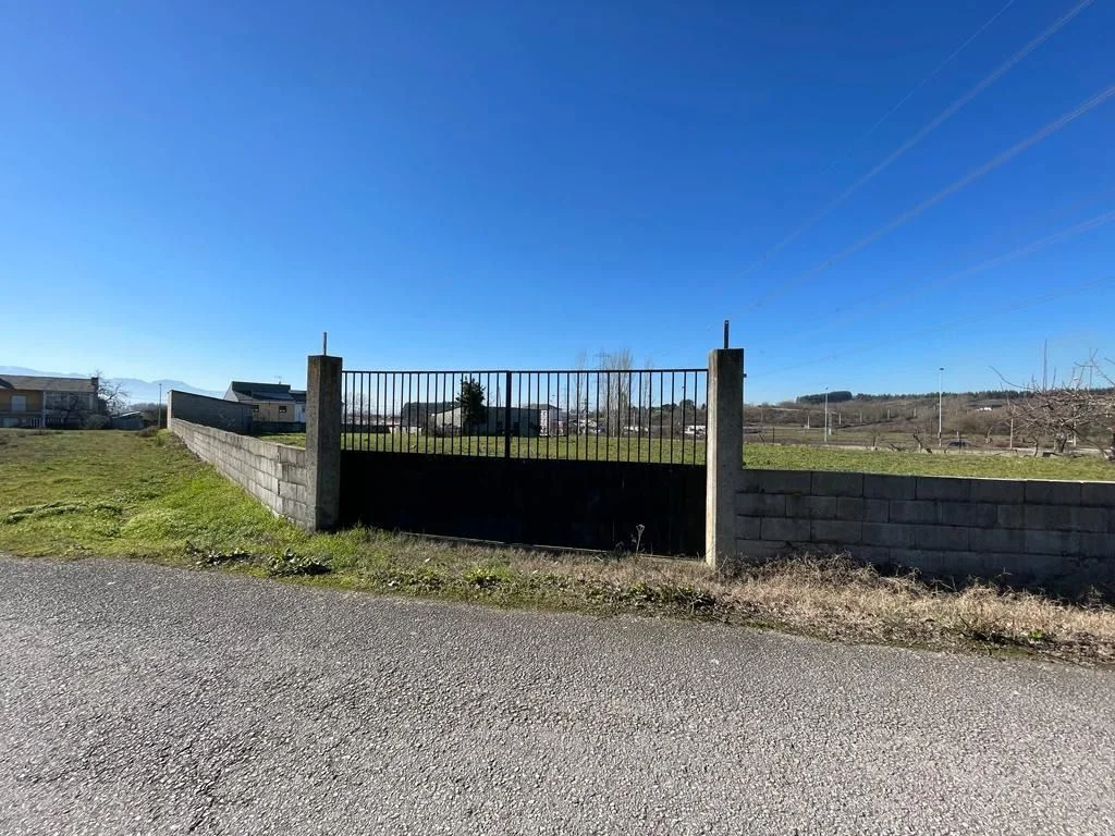 Finca urbana junto a montañas, 2.543 m²