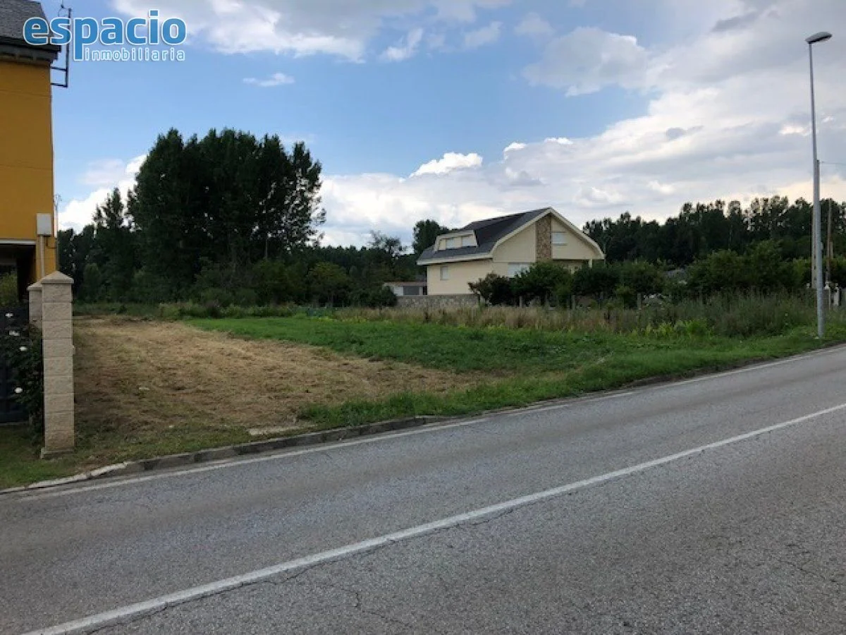 Terreno urbano en Dehesas, 2.700 m²