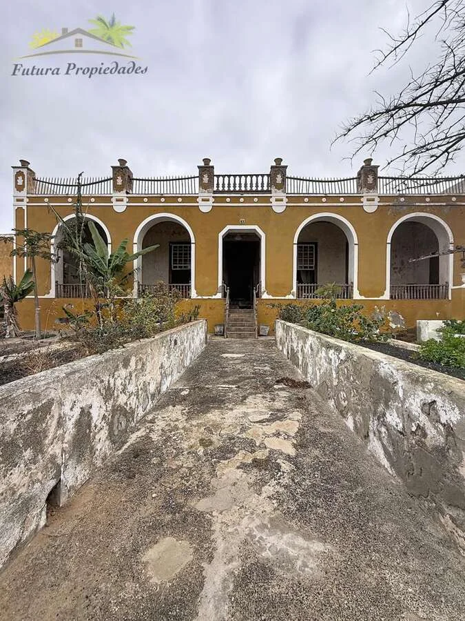 Historic Lanzarote estate with 16 rooms