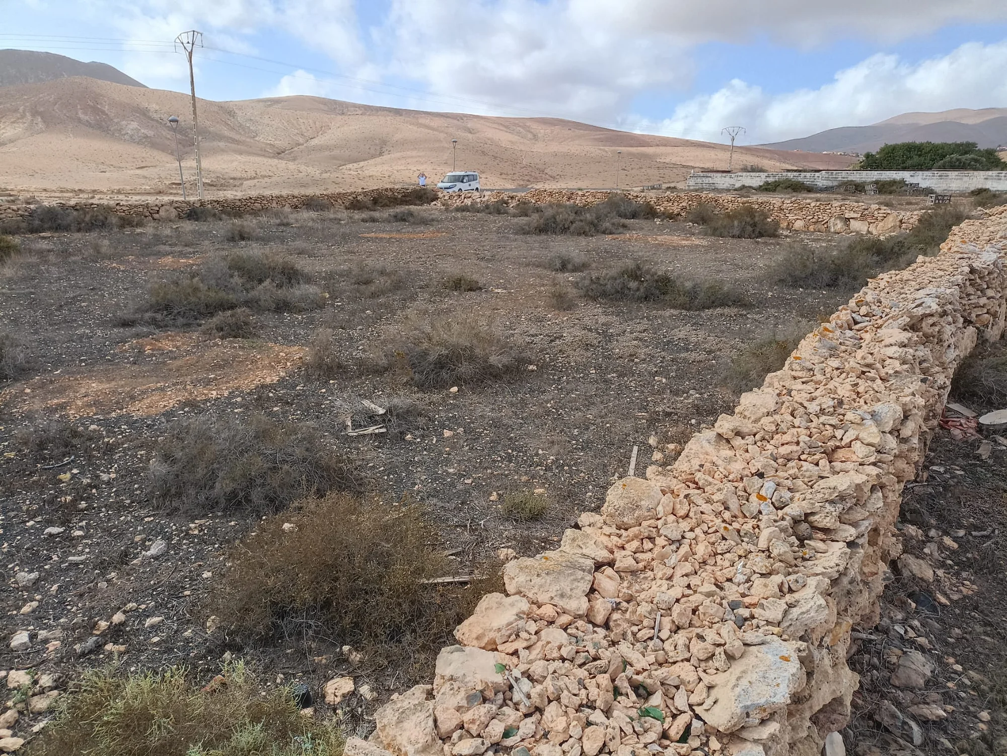 Rural plot with licensed house project