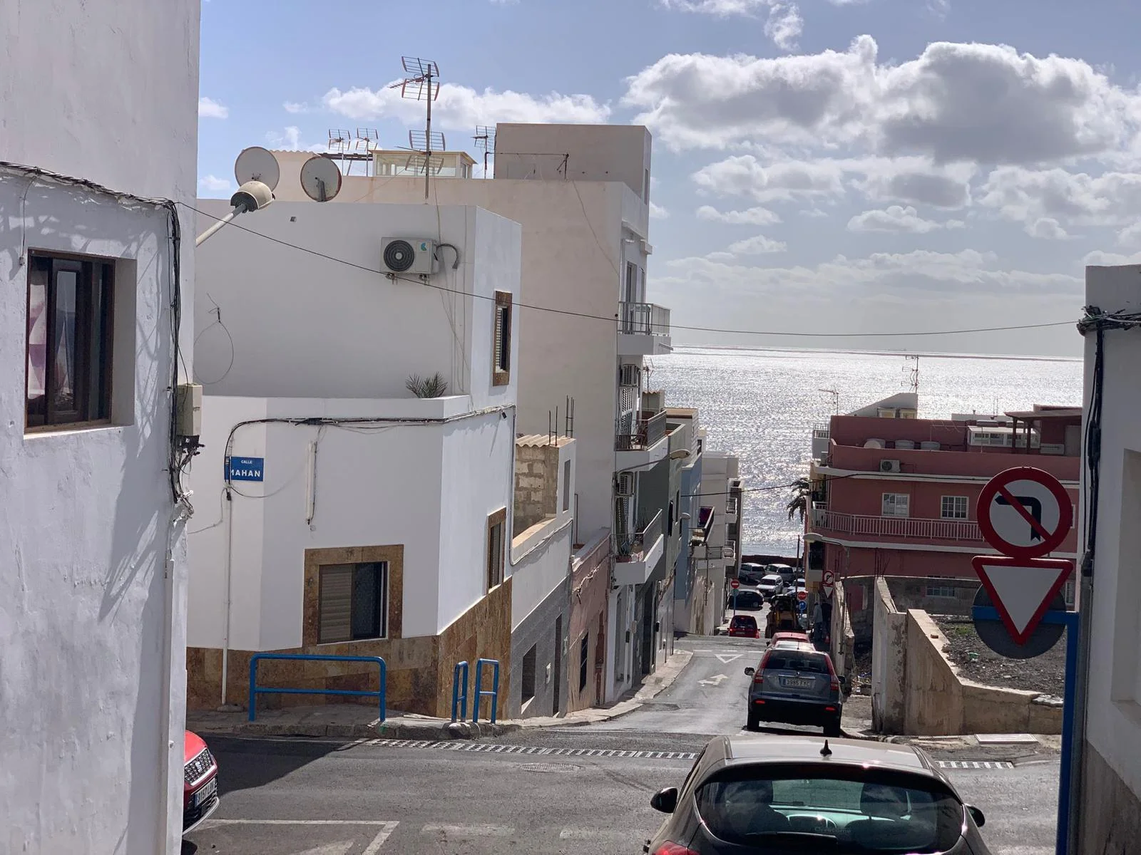 Rented three-storey building in Gran Tarajal