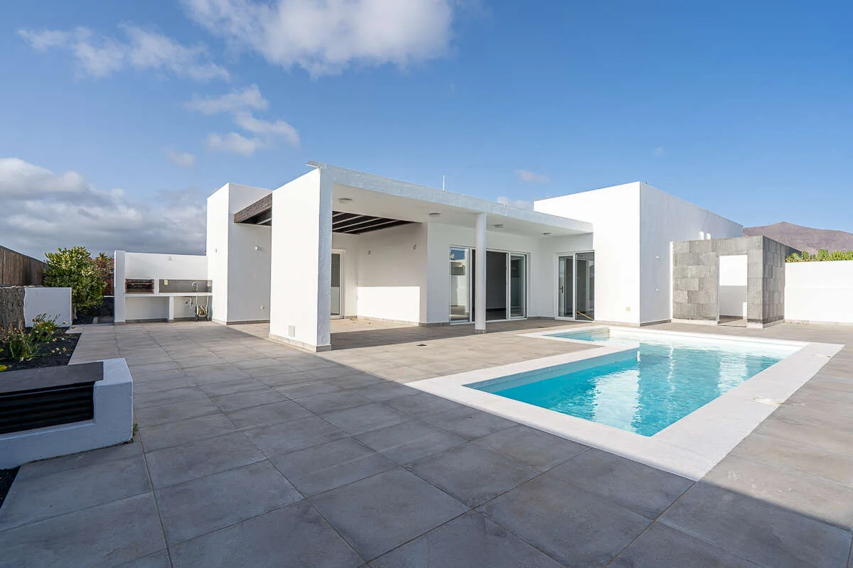 Reformed five-bedroom villa with private pool
