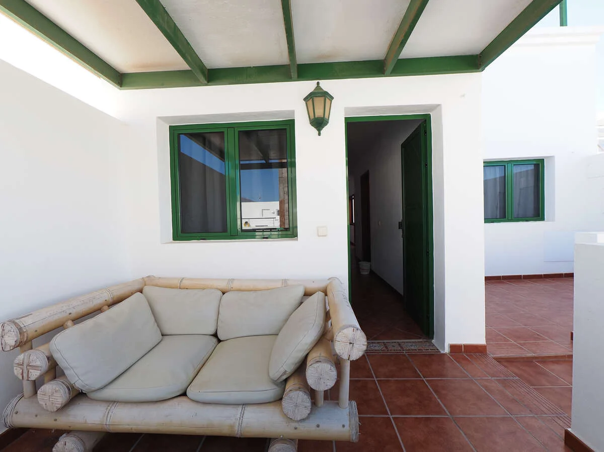Bright Famara flat with two terraces
