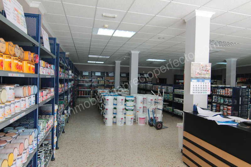 Large Titerroy commercial unit, 250 m²