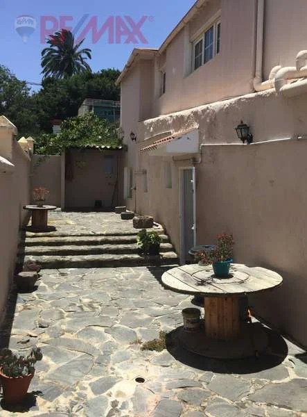Casa rústica de dos plantas y siete dormitorios