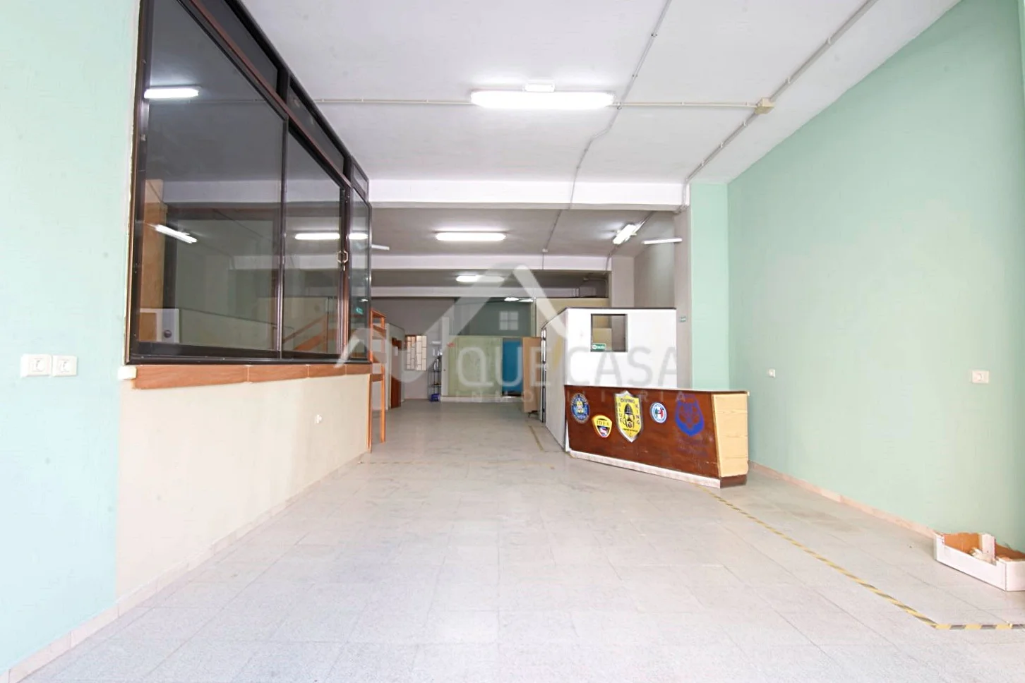 Edificio comercial de dos plantas, 400 m²