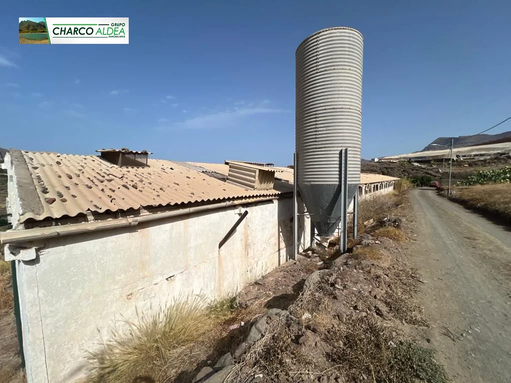 Finca agrícola rústica con 1.438 m² construidos