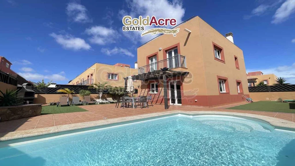 Detached villa by Corralejo dunes