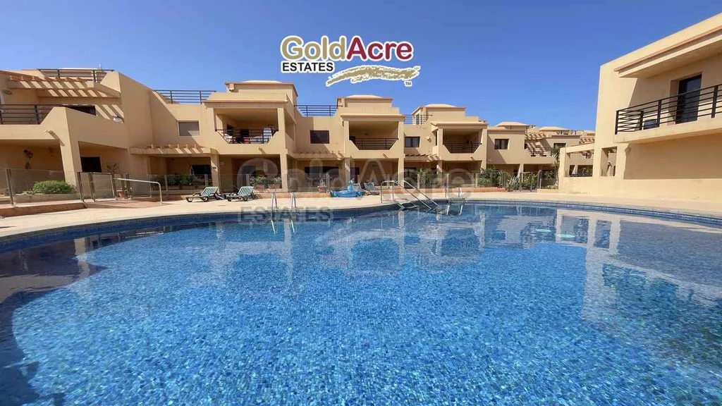 Villa de cuatro dormitorios con piscina comunitaria