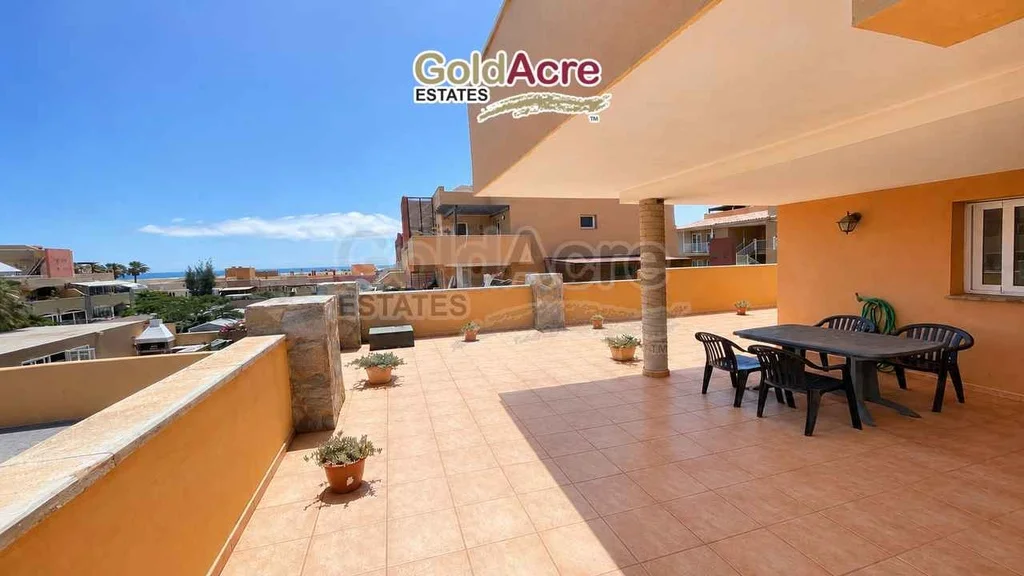 Apartamento esquinero con doble terraza