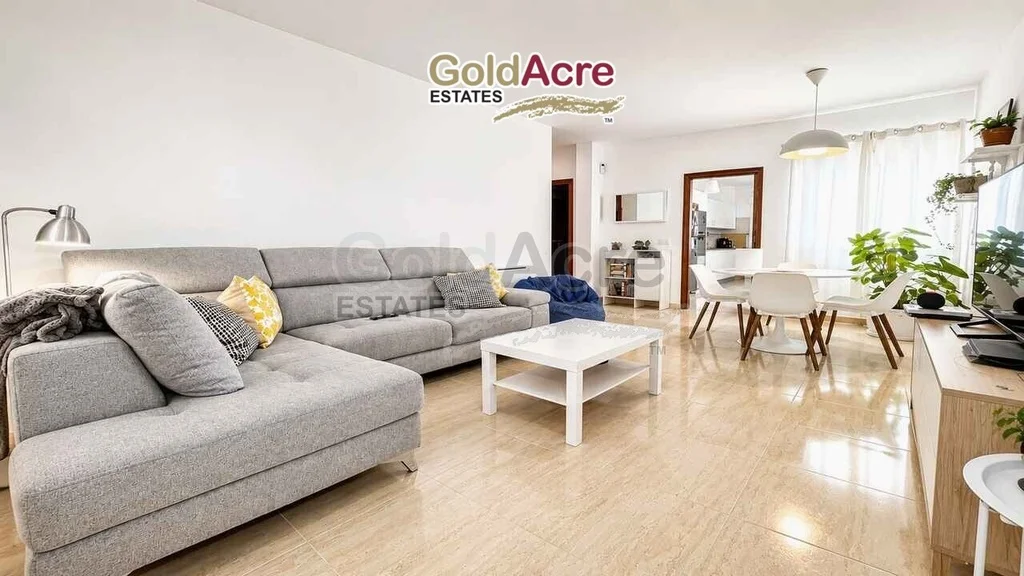 Top-floor La Oliva apartment, 3 bedrooms
