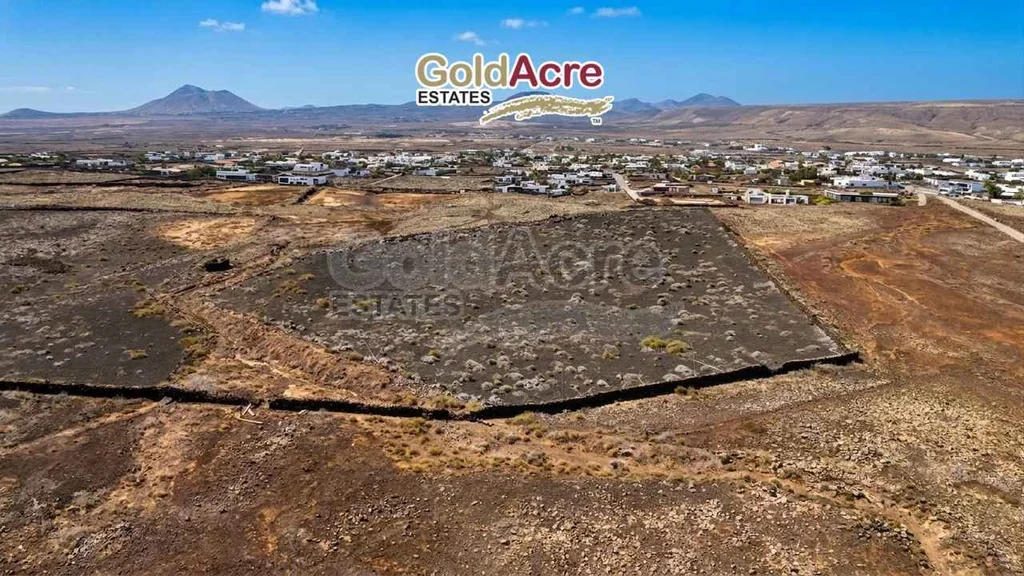 Terreno rústico junto al volcán de Lajares