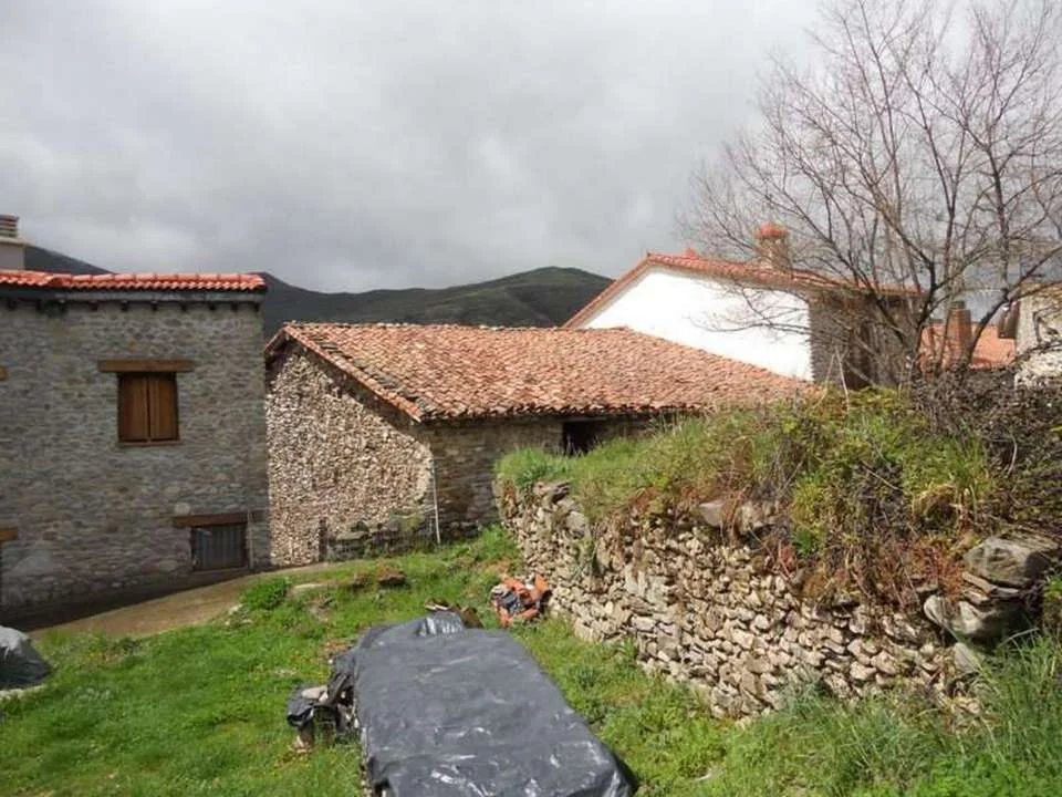 Casa para rehabilitar en Azarrulla, 5 habitaciones