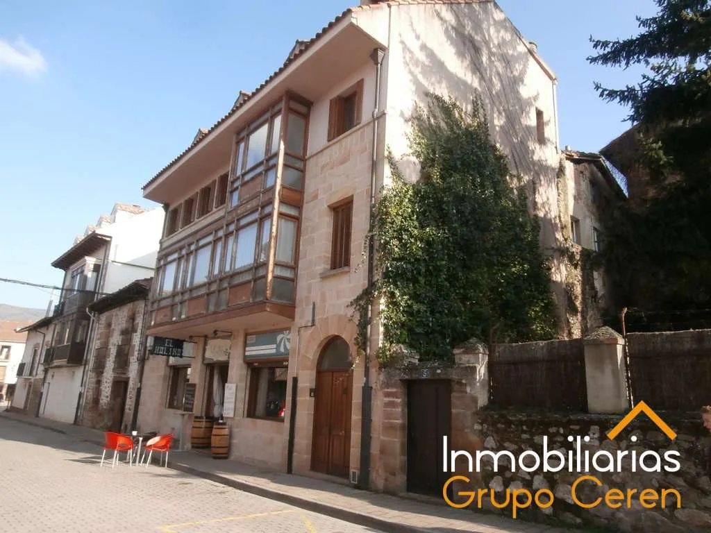 Central Ezcaray house with nine bedrooms