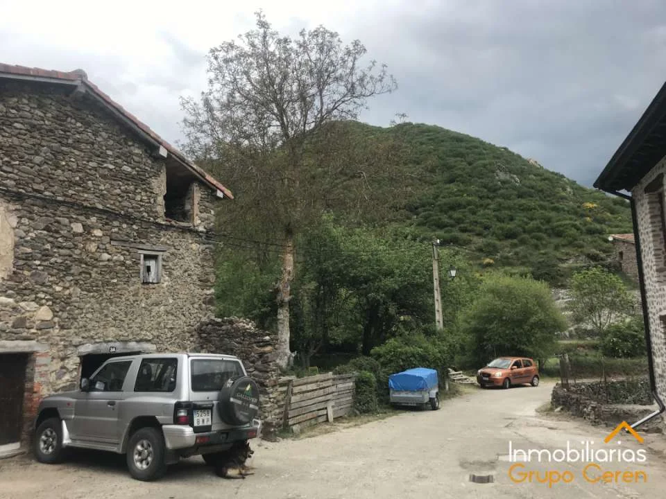 Stone building for renovation, Ezcaray