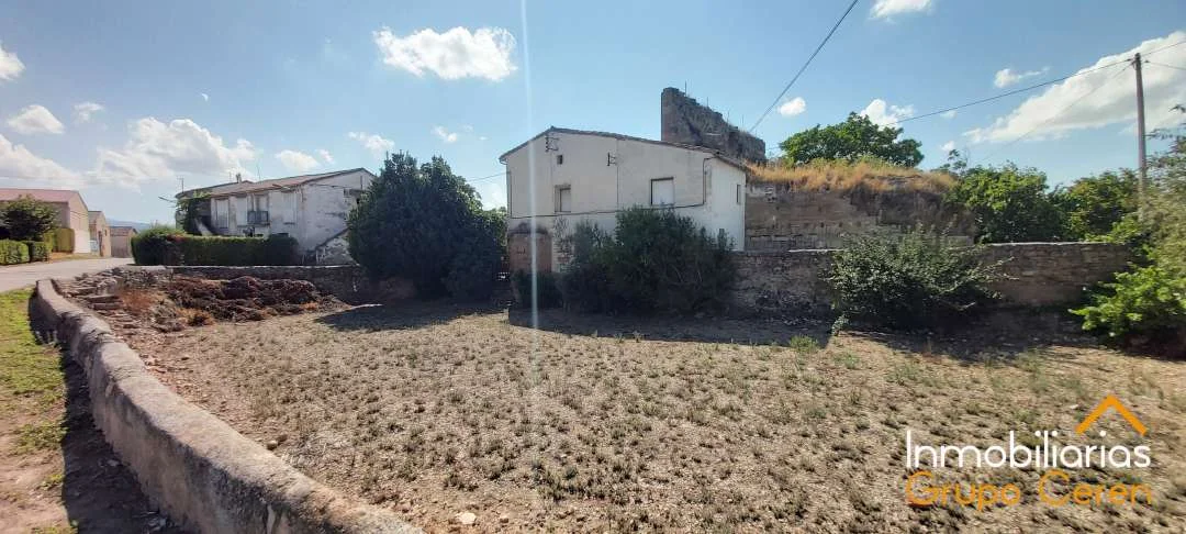 Historic castle house with 335 m²