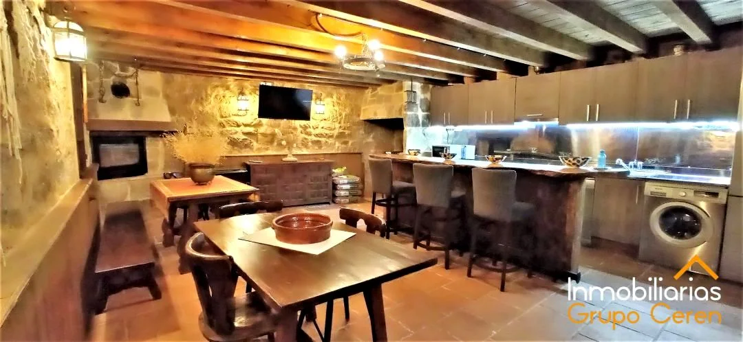 Casa reformada de dos plantas en Cuzcurrita