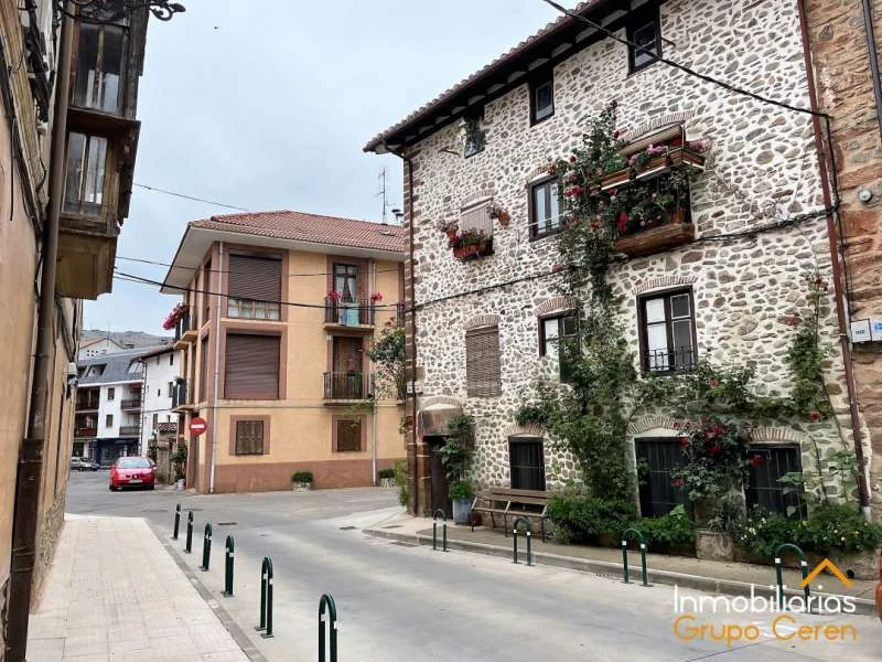Mitad de casa céntrica en Ezcaray, 6 habitaciones