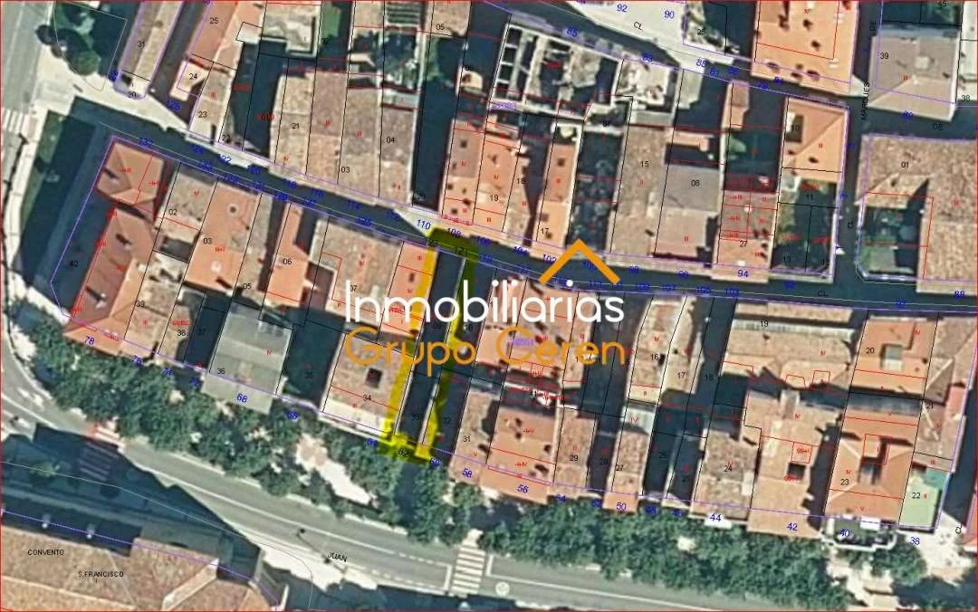 Terrenos urbanos con doble acceso