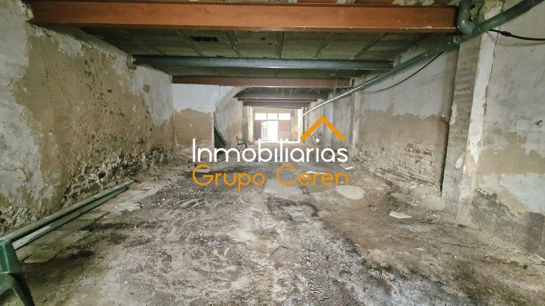 Commercial unit, 101 m², with garden