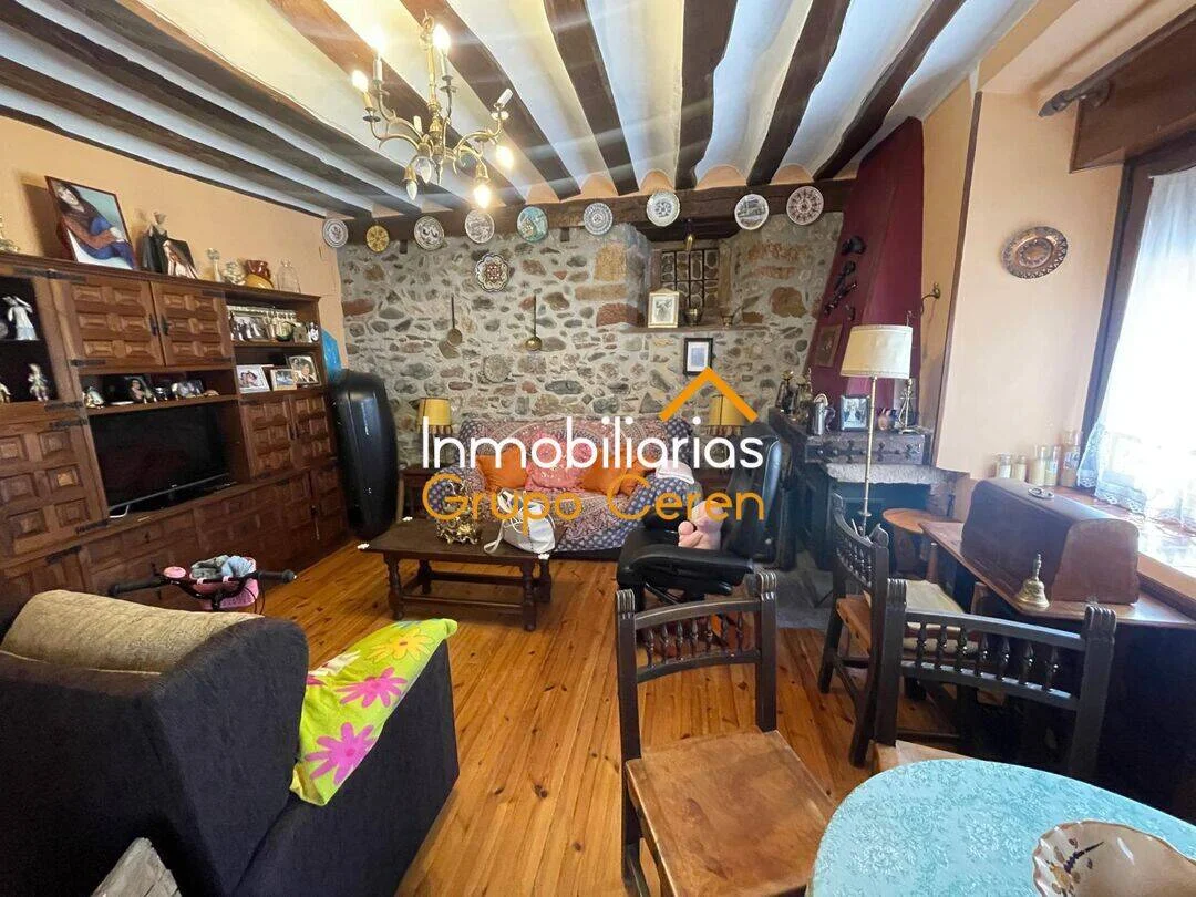 Piso de cuatro plantas en Ezcaray, 7 habitaciones