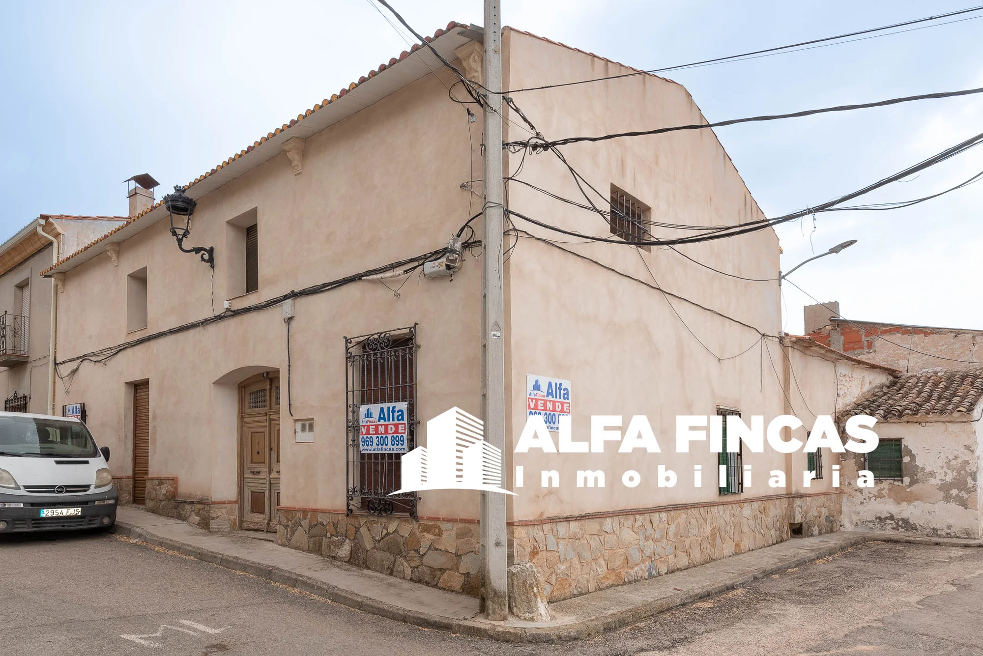 Renovation house on 601 m² plot