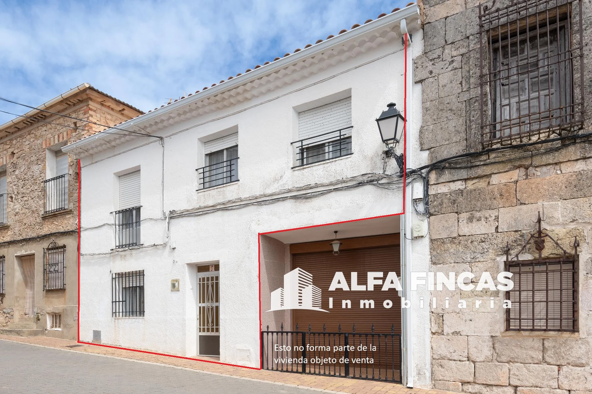 Casa de pueblo de cinco dormitorios con terraza