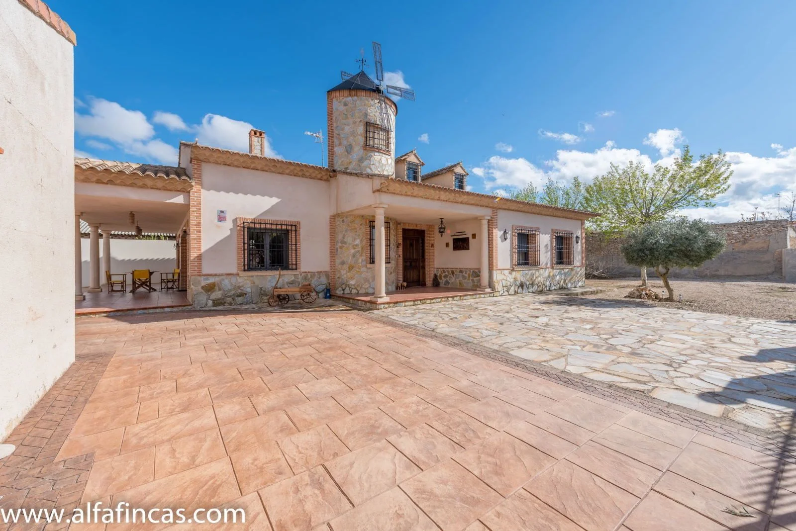 Spacious chalet with 4 bedrooms