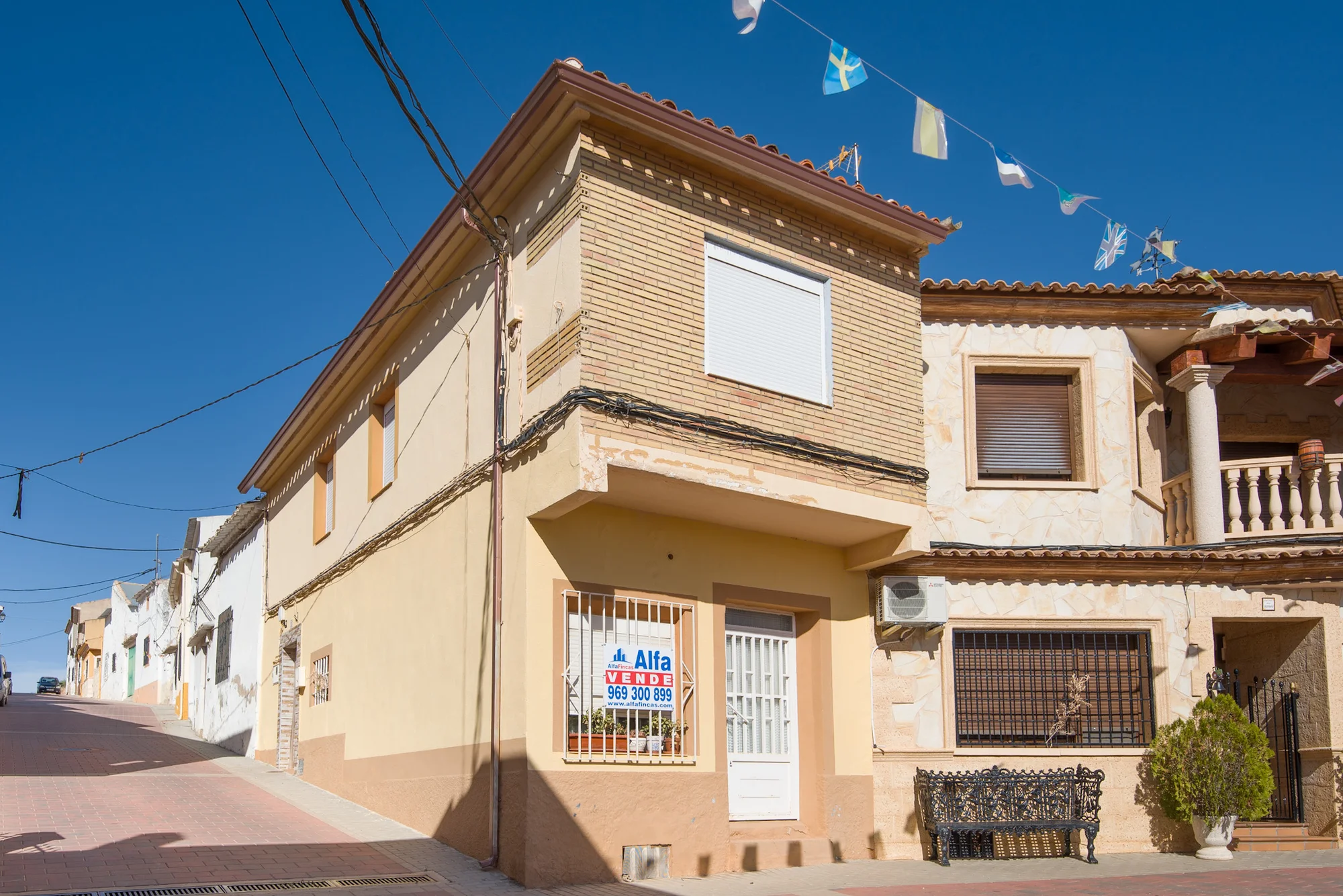 Casa de pueblo de tres dormitorios con terraza