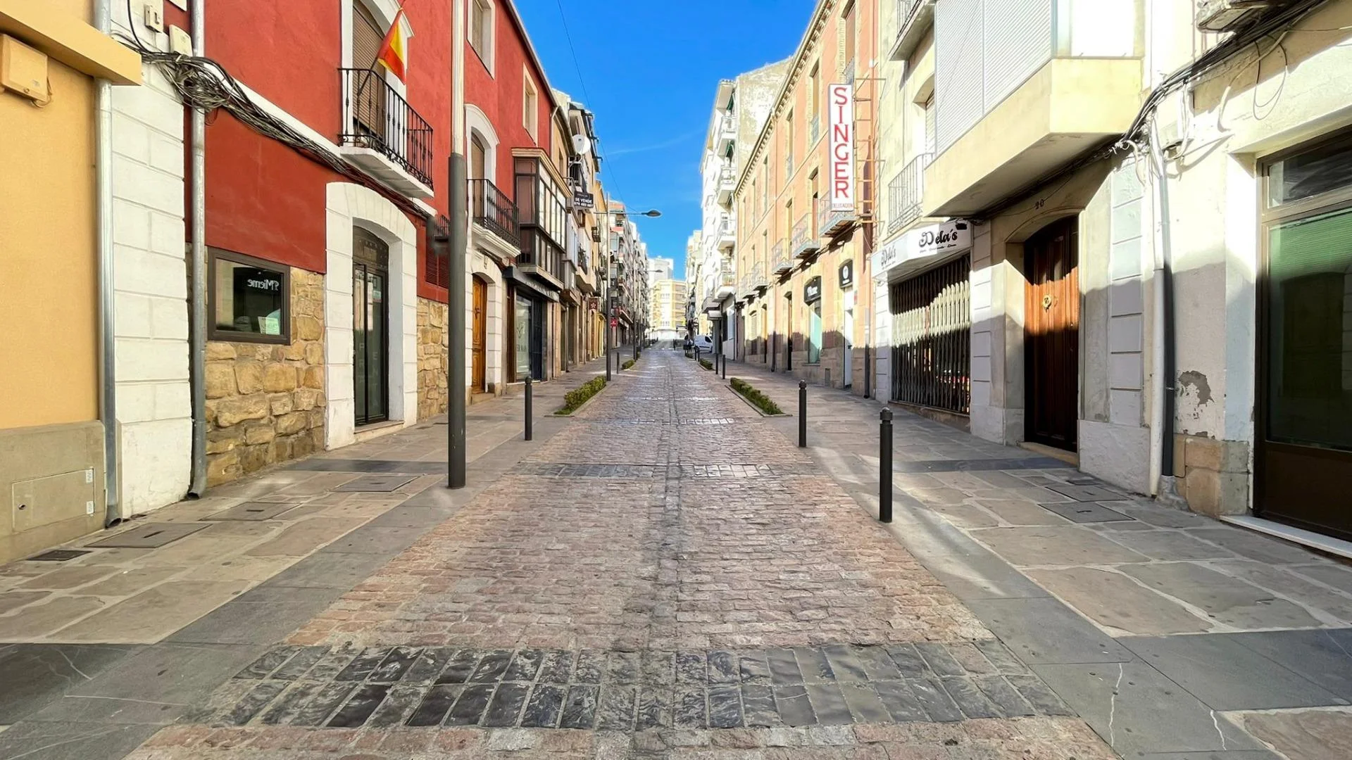 Townhouse in Úbeda with commercial unit