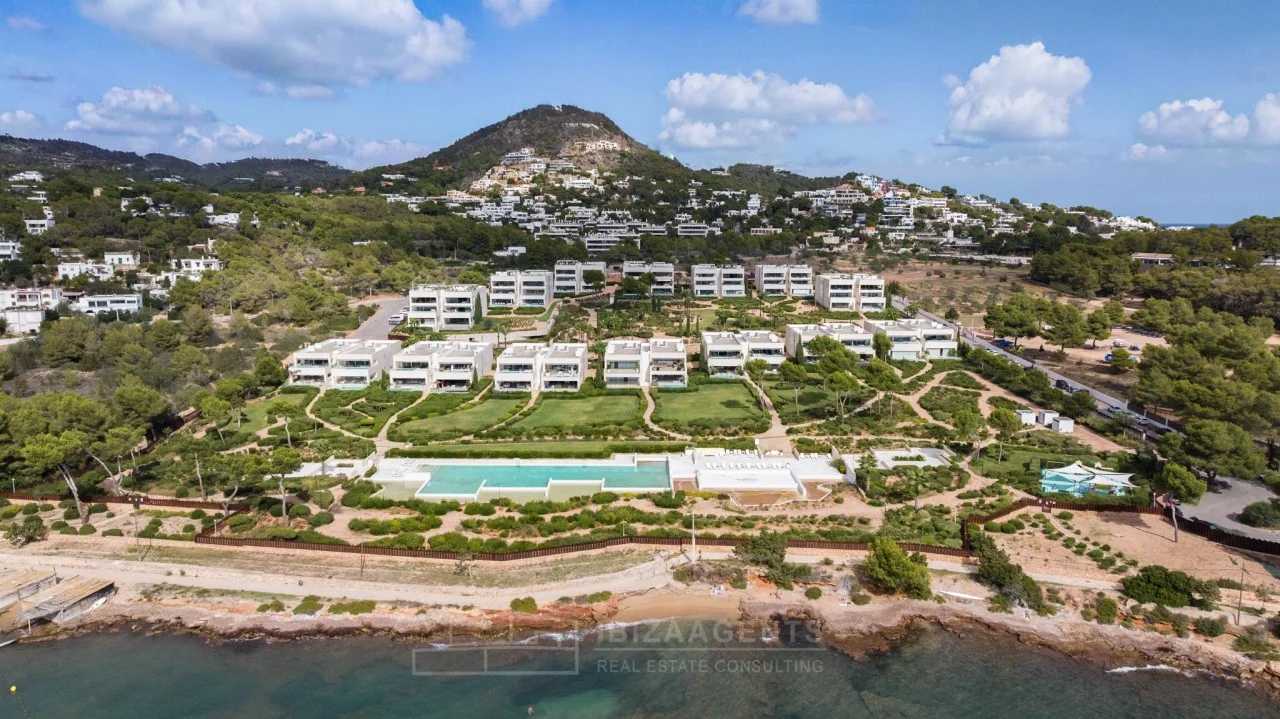 Es Pouet penthouse, private rooftop pool