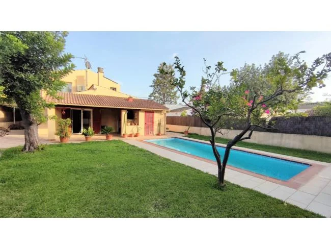 Reformed four-bedroom house with pool