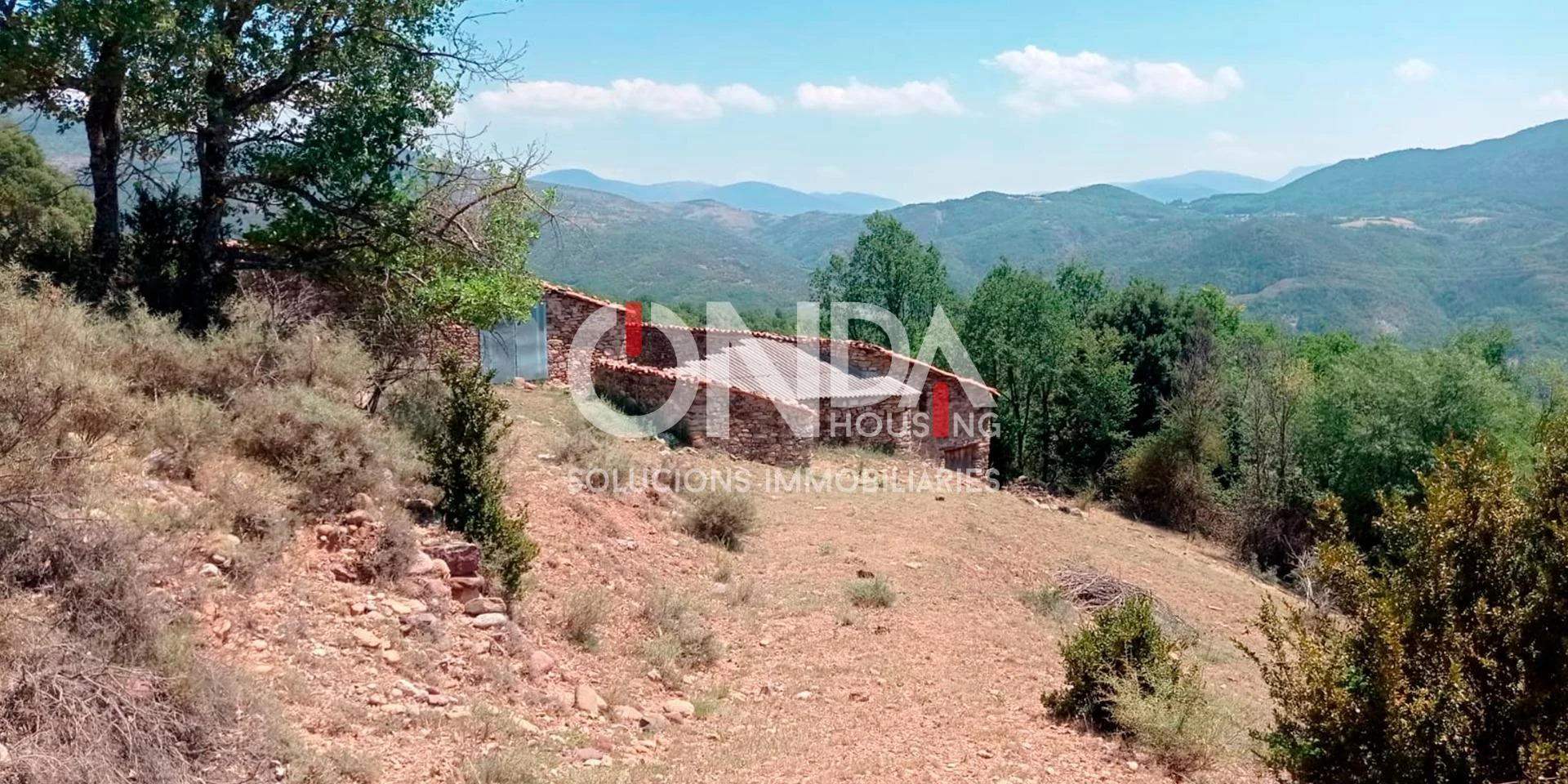 Restoration farmhouse with 56,698 m² land