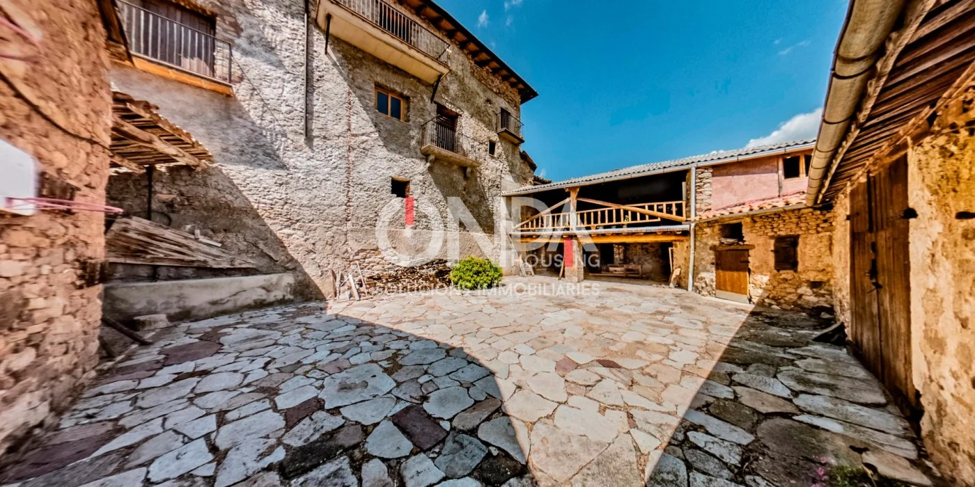 Restored heritage masia, 10 bedrooms