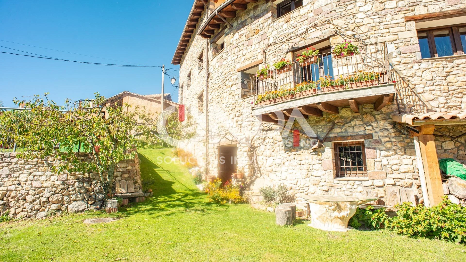 Gran casa de pueblo con 8 habitaciones y vistas