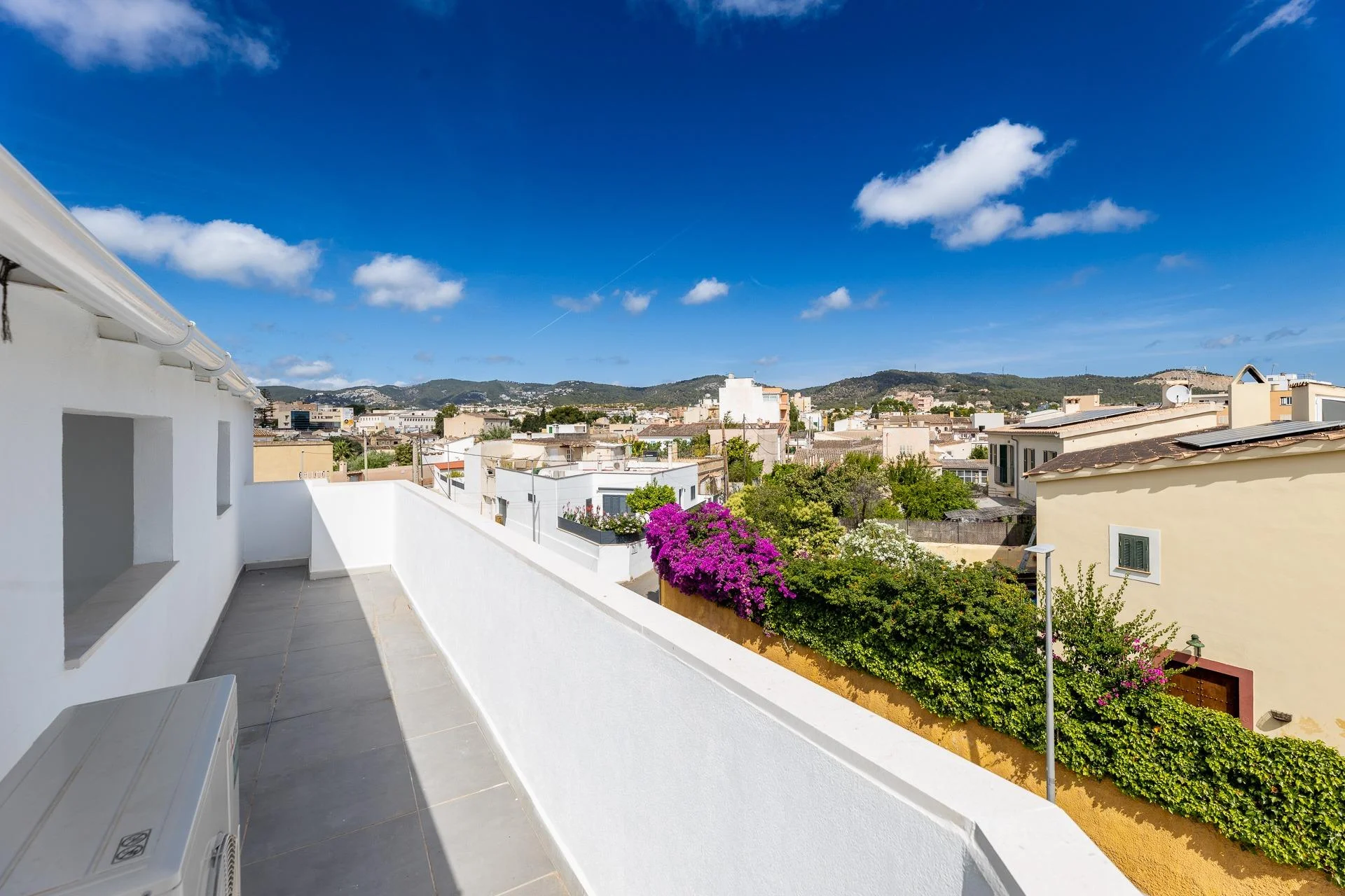 Casa reformada de seis habitaciones con potencial de alquiler