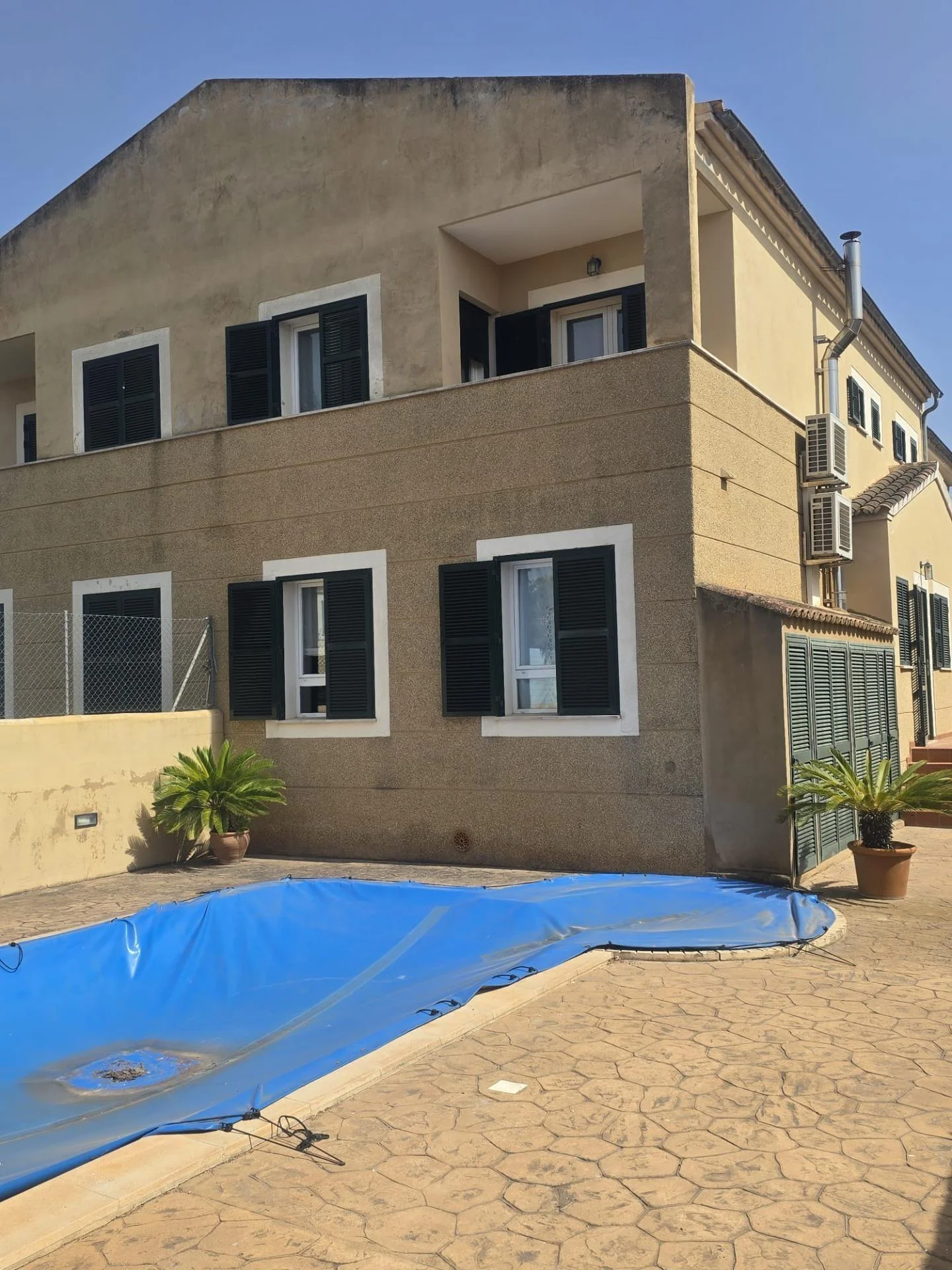 Five-bedroom townhouse with private pool